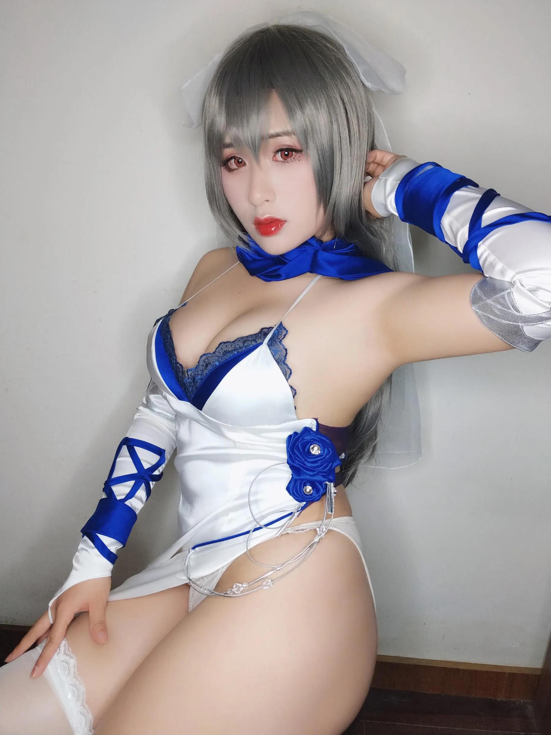 柘烟Zuken – NO.09 路易九世礼服自拍 [39P]插图